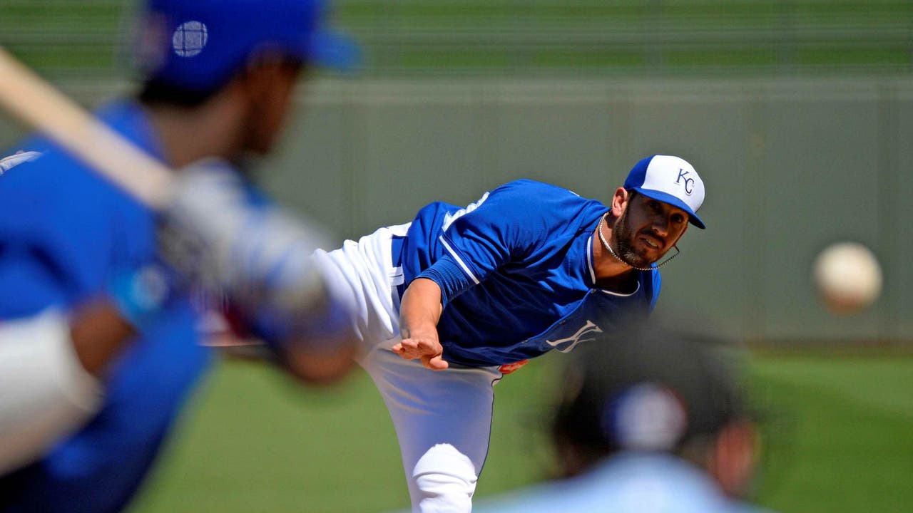 Shields spectacular on mound, but Royals fall to Cubs 6-5